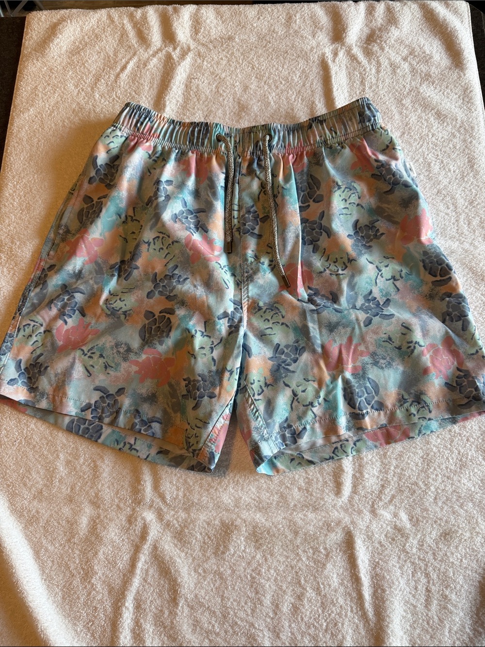 Men's Casual Pastel Floral Swim Trunks - Light Blue & Coral